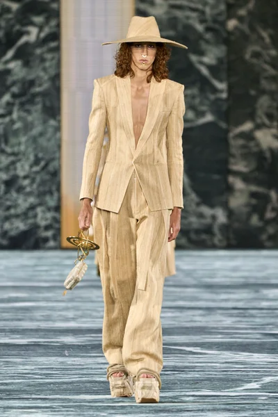 Look 7